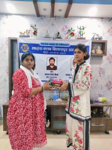 पुरानी कॉपियां और पुस्तकें दान करें: शिक्षा की ओर बढ़ाएं एक मजबूत कदम
