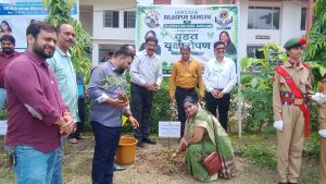 लायंस क्लब बिलासपुर संगम द्वारा सेंट जेवियर हाई स्कूल भरनी में किया 500 पौधों का वृहत वृक्षारोपण