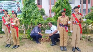 लायंस क्लब बिलासपुर संगम द्वारा सेंट जेवियर हाई स्कूल भरनी में किया 500 पौधों का वृहत वृक्षारोपण