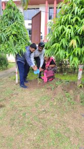 लायंस क्लब बिलासपुर संगम द्वारा सेंट जेवियर हाई स्कूल भरनी में किया 500 पौधों का वृहत वृक्षारोपण