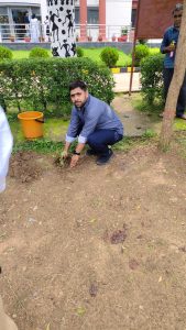 लायंस क्लब बिलासपुर संगम द्वारा सेंट जेवियर हाई स्कूल भरनी में किया 500 पौधों का वृहत वृक्षारोपण