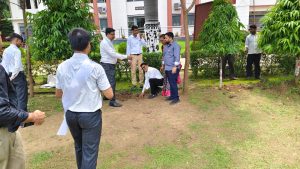 लायंस क्लब बिलासपुर संगम द्वारा सेंट जेवियर हाई स्कूल भरनी में किया 500 पौधों का वृहत वृक्षारोपण
