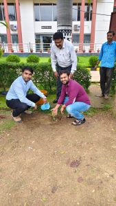 लायंस क्लब बिलासपुर संगम द्वारा सेंट जेवियर हाई स्कूल भरनी में किया 500 पौधों का वृहत वृक्षारोपण