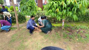 लायंस क्लब बिलासपुर संगम द्वारा सेंट जेवियर हाई स्कूल भरनी में किया 500 पौधों का वृहत वृक्षारोपण