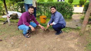 लायंस क्लब बिलासपुर संगम द्वारा सेंट जेवियर हाई स्कूल भरनी में किया 500 पौधों का वृहत वृक्षारोपण