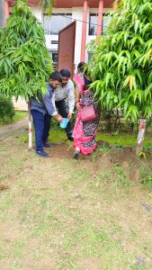 लायंस क्लब बिलासपुर संगम द्वारा सेंट जेवियर हाई स्कूल भरनी में किया 500 पौधों का वृहत वृक्षारोपण